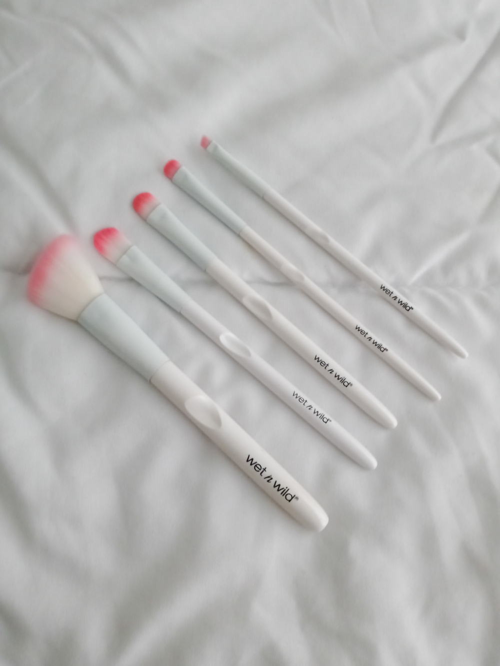 wet n wild White Handle Makeup Brush Set with Pink-Tipped Bristles